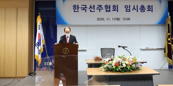 ▲ 정태순 한국해운협회 회장이 17일 여의도 해운빌딩에서 열린 임시총회에서 개회사를 하고 있다ⓒ한국해운협회