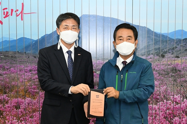 ▲ 대구 달성군은 ‘2020 서울국제관광박람회’에서 비대면(언택트) 힐링 관광을 주제로 홍보관을 운영해 최우수 부스운영상을 수상했다.ⓒ달성군