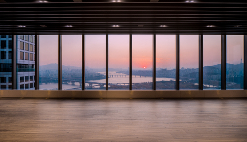 ▲ 아크로 서울포레스트 29층 클라우드 클럽(커뮤니티시설)에서 내려다 본 서울숲과 한강 조망. ⓒ 대림산업