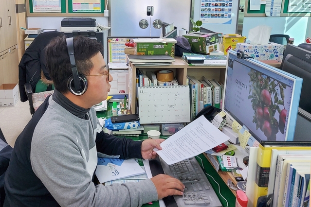 ▲ ‘2020 재해·병해충 분야 종합평가회’에서 기술지원과 박세영씨가 농업재해대응 우수사례 경진대회 농작물 병해충 예찰·방제 분야 대상에 선정됐다.ⓒ영주시