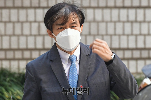 ▲ 조국 전 법무부장관이 지난 3일 오전 서울 서초구 서울중앙지법에서 열린 공판에 출석하고 있다. ⓒ권창회 기자