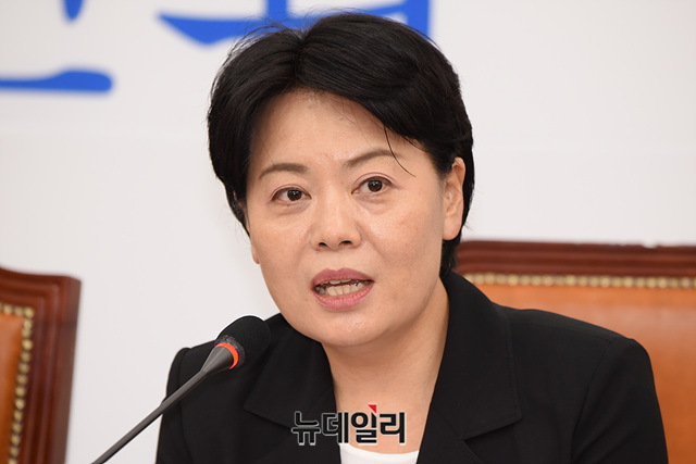 ▲ 윤희숙(사진) 국민의힘 의원이 23일 오전 자신의 페이스북을 통해 부산 가덕도 신공항 관련 당내 의견이 쪼개졌다는 더불어민주당의 조롱성 메시지를 반박하고 나섰다. ⓒ뉴데일리 DB