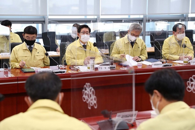 ▲ 양승조 충남도지사가 23일 도청에서 실국원장회의를 주재하고 있다. ⓒ충남도