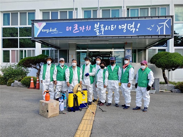 ▲ 영덕군 달산면 새마을회는 코로나19 방역 봉사활동을 펼쳤다.ⓒ영덕군