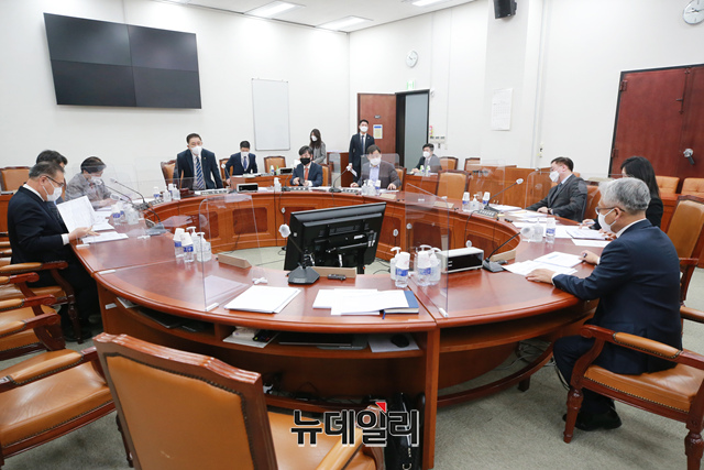 ▲ 국회 정보위원회 소위원회가 24일 오전 국회에서 박선원 국가정보원 기조실장이 참석한 가운데 열리고 있다.ⓒ이종현 기자