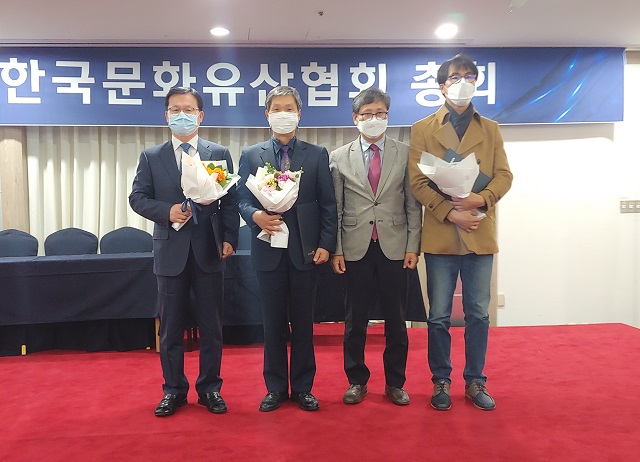 ▲ 신라문화유산연구원이 문화재청 주관 ‘2020년 매장문화재 발굴조사 현장공개 우수기관’으로 선정돼 문화재청장상을 수상했다.ⓒ경주시