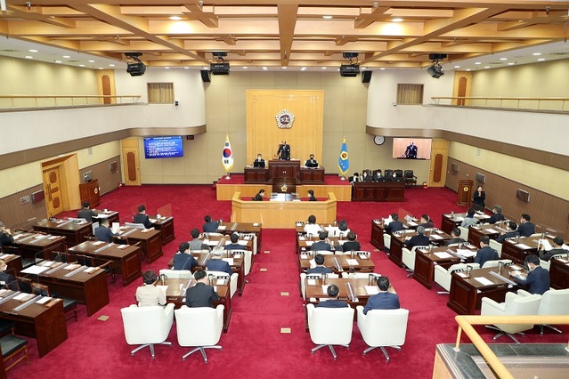 ▲ 충북도의회는 25일 의회본회의장에서 제387회 정례회 2차 본회의를 열어 2개 건의문을 채택했다.ⓒ충북도의회