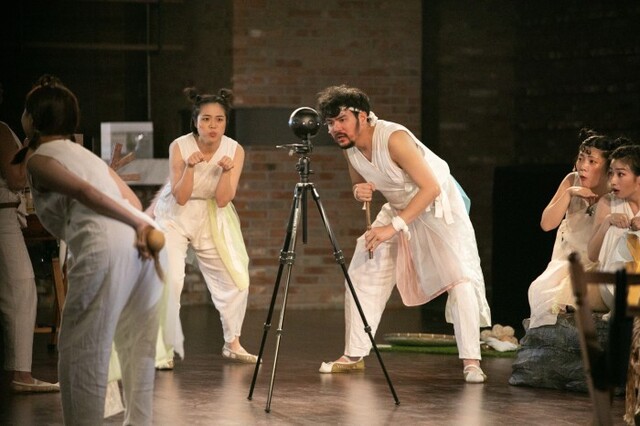 ▲ 한 가운데 360도 VR카메라를 설치하고 촬영 중인 '이솝우화'.ⓒ마포문화재단