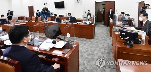 ▲ 조재연 위원장, 추미애 법무장관 등이 25일 국회에서 고위공직자범죄수사처장 후보자 추천위원회의를 하고 있다. ⓒ연합뉴스