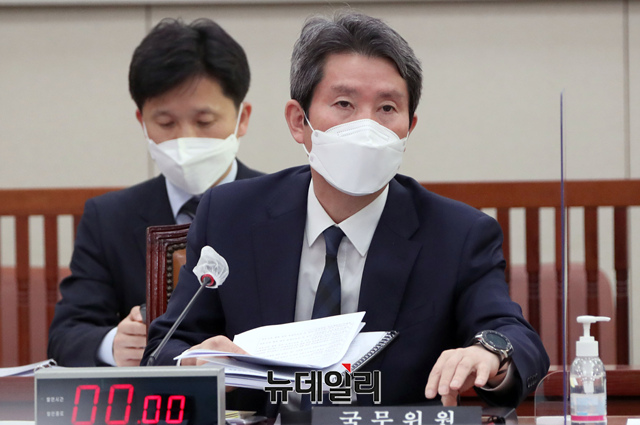 ▲ 이인영 통일부장관이 지난 26일 국회에서 열린 외교통일위원회 전체회의에 참석해 의원들의 질문에 답하고 있다.ⓒ이종현 기자