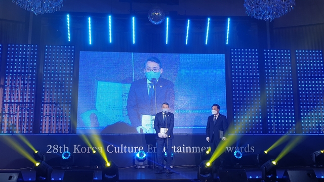 ▲ 박정현 경북도의회 건설소방위원회 위원장이 제28회 대한민국 문화연예대상 도정공로상 수상했다.ⓒ경북도의회