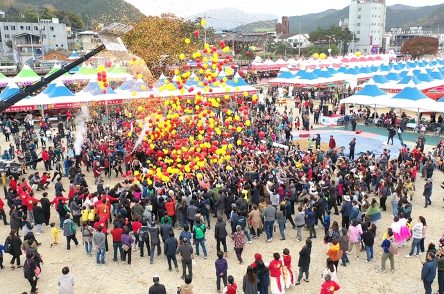 ▲ 청송군은 지난 26일 한국경제신문이 주최·주관하는 ‘2020 한국의 축제 캠페인’ 우수 지역축제 20선에 ‘청송사과축제’가 선정됐다.ⓒ청송군