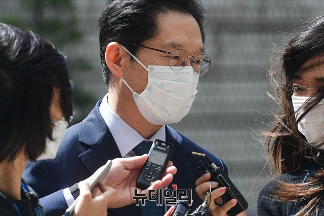 ▲ 김경수 경남도지사가 지난 9월 3일 오후 서울 서초구 서울고등법원에서 열린 '드루킹 댓글조작' 관련 항소심 20차 공판에 출석하고 있다. ⓒ권창회 기자