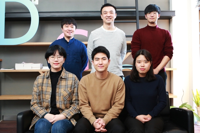 ▲ 첫째줄 왼쪽부터 한소영, 유승선, 배현진 기초학부생, 둘째줄 왼쪽부터 신물질과학전공 정우성 석박통합과정생, 신물질과학전공 이성원 교수, 장종원 기초학부생.ⓒDGIST