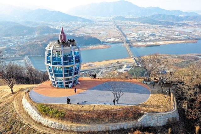 ▲ 자고산 정상에 참전용사의 희생과 헌신을 기리고 한반도의 평화와 번영을 염원하는 ‘칠곡평화 전망대’가 들어서 칠곡군의 새로운 랜드마크이자 관광 명소로 거듭날 전망이다.ⓒ칠곡군