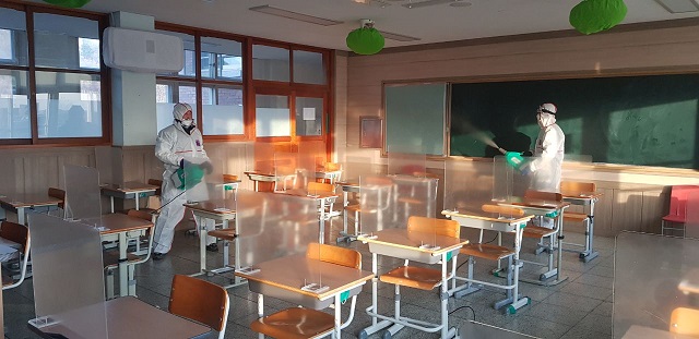 ▲ 영덕군은 수능대비 특별방역을 실시했다.ⓒ영덕군