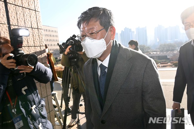 ▲ 이용구 신임 법무부 차관이 3일 오전 경기도 과천 법무부 청사로 출근하고 있다. ⓒ뉴시스