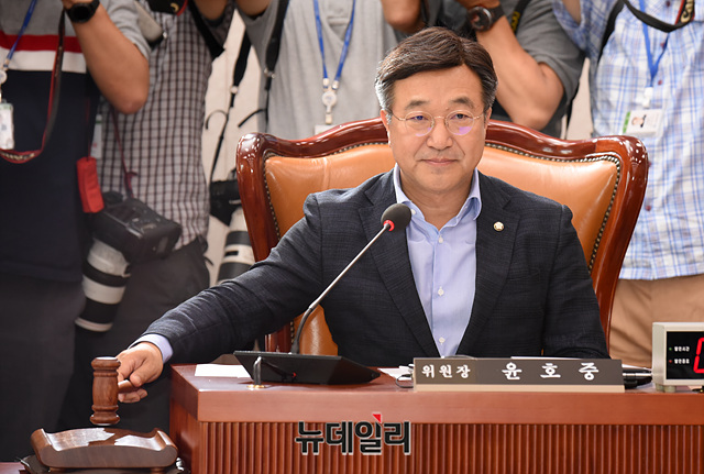 ▲ 더불어민주당 소속 윤호중 법제사법위원장이 7일 안건조정위원회에 회부된 공수처법 개정안에 대한 회의를 8일 개최하겠다고 밝혔다. ⓒ뉴데일리DB