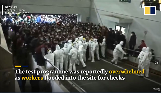 ▲ 지난 11월 22일 상하이 푸둥국제공항 모습. 우한코로나 확진자가 연일 발생하자 공항에 몰린 사람들이 서로 먼저 검사를 받겠다며 방역요원의 제지를 뚫는 모습. ⓒ홍콩 사우스차이나모닝포스트 유튜브 채널 캡쳐.