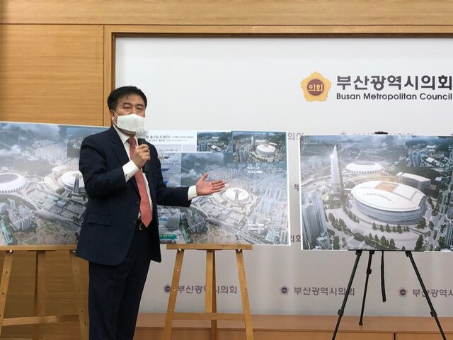 ▲ 이진복 예비후보가 9일 오전 11시 부산광역시의회 브리핑룸에서 3호 공약인 '스포시티 부산(SpoCity Busan) 조성안'을 설명하고 있다. ⓒ이진복 예비후보