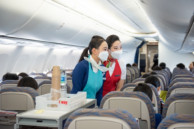 ▲ 체험실습비행을 하는 항공서비스학전공 학생.ⓒ대구한의대