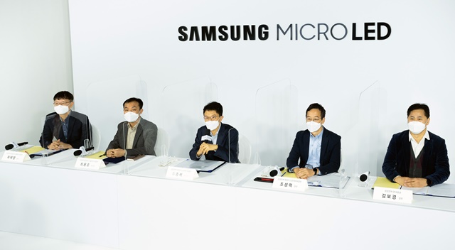 ▲ (왼쪽부터) 허태영 상무(영상 디스플레이사업부), 최용훈 부사장(영상디스플레이사업부 개발팀장), 추종석 부사장(영상디스플레이사업부 영상전략마케팅팀장), 조성혁 전무(영상디스플레이사업부), 김보경 상무(한국총괄). ⓒ삼성전자