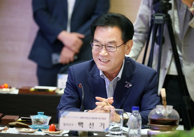 ▲ 지난 6월 울진시에서 열린 시장군수협의회에서 발언하고 있는 백선기 칠곡군수.ⓒ칠곡군