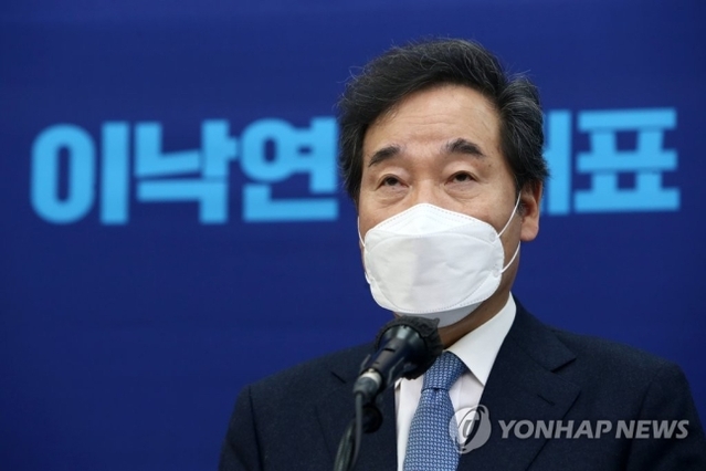 ▲ 이낙연 더불어민주당 대표가 13일 서울 여의도 국회에서 취임 100일을 맞아 기자간담회를 하고 있다. ⓒ연합뉴스