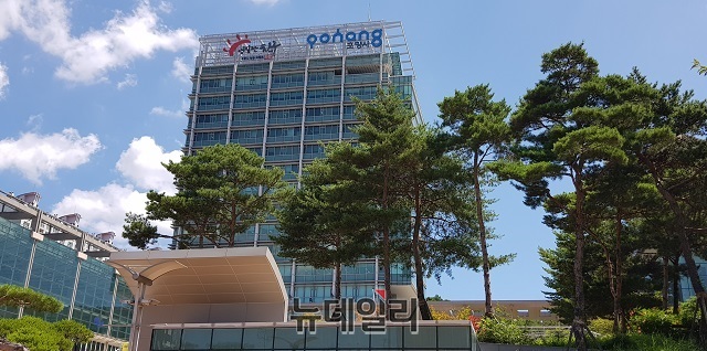 ▲ 포항시는 13일 코로나19 확진자 8명이 발생해  지역의 확진자 수는 총 158명이라고 밝혔다. 사진은 포항시청.ⓒ뉴데일리