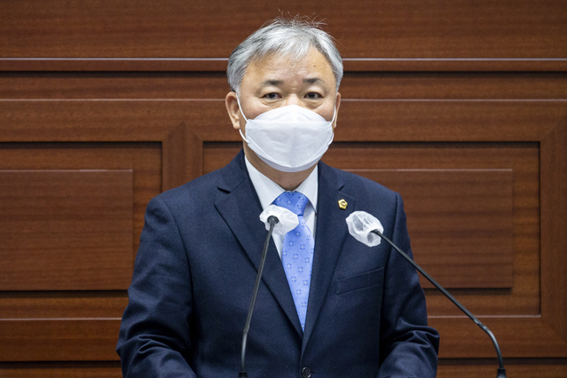 ▲ 경북도의회 권광택 의원(안동, 국민의힘)은 14일 제320회 제2차 정례회 제5차 본회의에서 5분자유발언에 나서 안동 원도심과 신도청을 잇는 교통인프라 확충을 강력히 촉구했다.ⓒ경북도의회