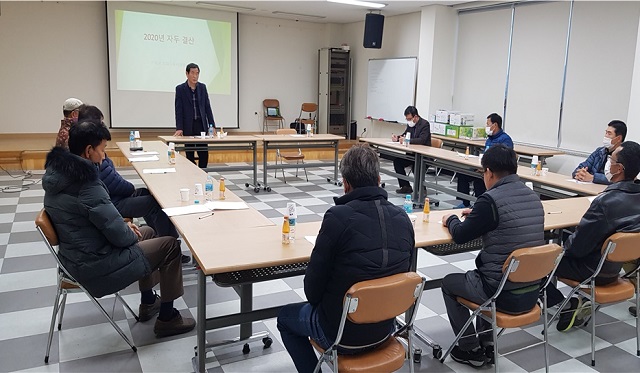 ▲ 군위군 조합공동사업법인과 군위농협은 자두공선회 하나로 통합 위한 회의를 가졌다.ⓒ군위군
