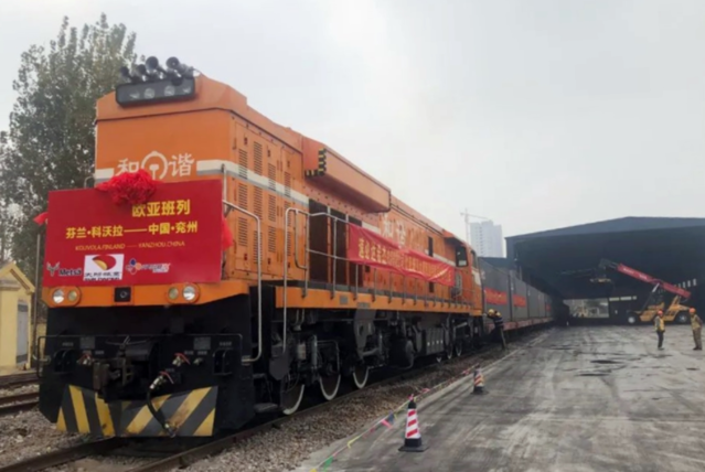 ▲ 중국 산둥성 옌저우역에 도착한 핀란드-중국 간 블록트레인 ⓒCJ대한통운