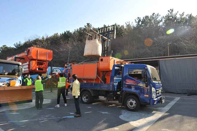 ▲ 대구시는 올겨울 기습적인 대설에 대비해 14일부터 8개 구·군과 합동으로 ‘겨울철 폭설대응 제설장비 운용 훈련’을 갖는다.ⓒ대구시