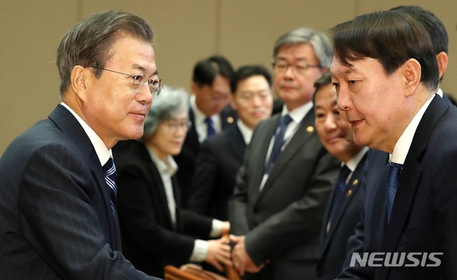 ▲ 문재인 대통령과 윤석열 검찰총장. ⓒ뉴시스