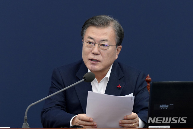 ▲ 문재인(사진) 대통령에 대한 부정 평가가 8주 연속 50%를 넘겼다는 조사 결과가 17일 나왔다. ⓒ뉴시스