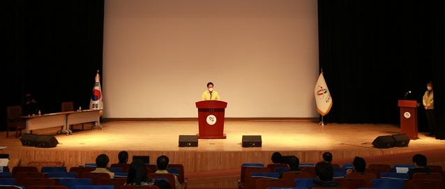 ▲ 김홍장 당진시장이 부곡공단 지반침하 지하조사위원회의 9개월 간의 조사결과를 발표하고 있다.ⓒ당진시