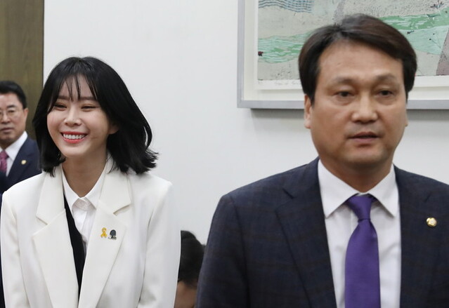 ▲ 안민석(오른쪽) 더불어민주당 의원. ⓒ뉴시스