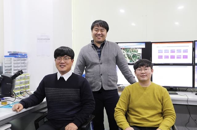 ▲ DGIST 지능형로봇연구부 오대건 박사(가운데)와 연구진들.ⓒDGIST