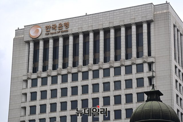 ▲ 이주열 한국은행 총재가 최근 국회에서 발의된 한국은행법 개정안에 대해 반대 입장을 보였다. ⓒ뉴데일리