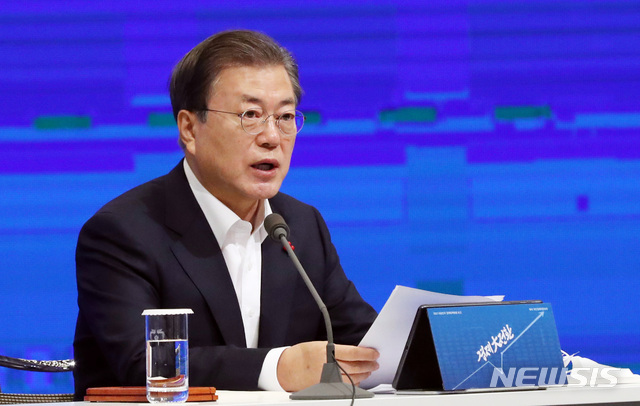 ▲ 문재인 대통령이 17일 서울 중구 대한상공회의소에서 열린 ‘2021년 경제정책방향 보고’에 참석해 모두발언을 하고 있다. ⓒ뉴시스