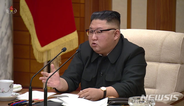 ▲ 지난 11월 노동당 정치국 확대회의를 주재하는 김정은. ⓒ뉴시스. 무단전재 및 재배포 금지.