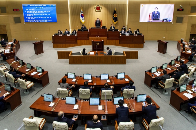 ▲ 경북도의회(의장 고우현)는 지난 18일 제320회 제2차 정례회 제6차 본회의를 열어 34개의 안건을 처리하면서 2020년 일정을 모두 마무리했다.ⓒ경북도의회