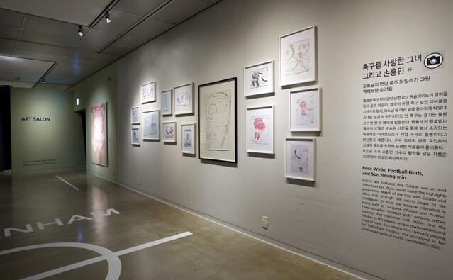 ▲ 로즈 와일리의 스페셜 아트 워크 '축구를 사랑한 그녀'관 전경.ⓒUNC