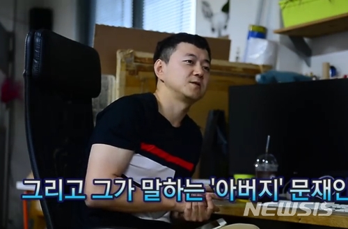 ▲ 문준용 작가가 뉴스1과 인터뷰 한 장면. 영상 캡처. ⓒ뉴시스