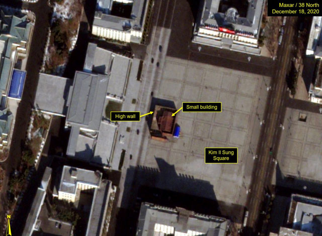 ▲ 평양 김일성 광장 서쪽 끝에 들어선 용도불명의 건물들. ⓒ미국 38노스 보고서 화면캡쳐.