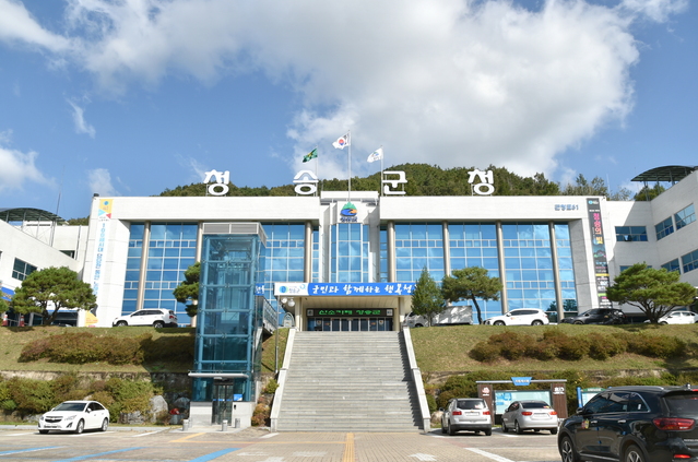 ▲ 청송군(군수 윤경희)은 지난 22일부터 군청 민원실에 안동고용복지플러스센터 청송출장소가 설치돼 운영을 시작했다.ⓒ청송군