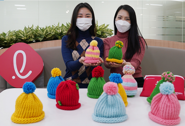 ▲ 신생아 모자 뜨기 캠페인. ⓒ 롯데건설