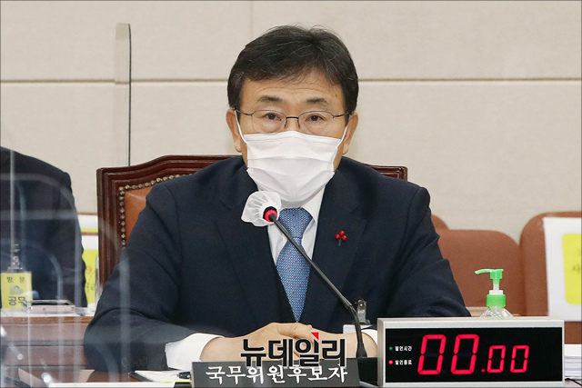 ▲ 권덕철 보건복지부 장관 후보자가 22일 오전 국회에서 열린 국회 인사청문회에서 의원들의 질문에 답하고 있다. ⓒ이종현 기자