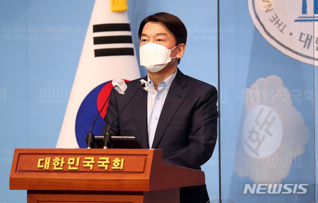 ▲ 안철수 국민의당 대표가 지난 20일 오전 서울 여의도 국회 소통관에서 서울시장 보궐선거 출마선언을 하고 있다. ⓒ뉴시스