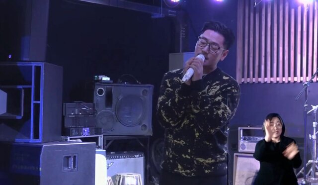 ▲ 콘서트 중 바비킴 공연 영상 갈무리 장면.ⓒ대구사이버대